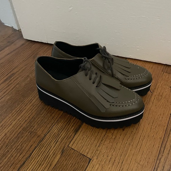 Platform oxfords! Size 38/8 - Picture 3 of 3